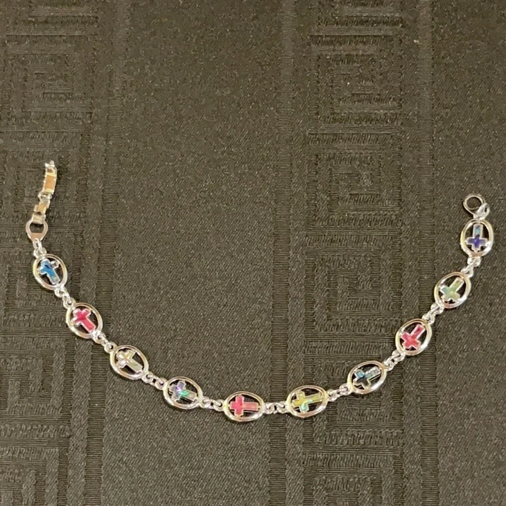 👋 3/$15 Silver Natural Shell Cross Bracelet 🌈